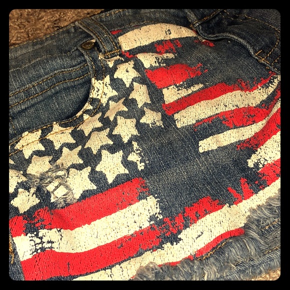 Altar'd State Pants - 🇺🇸PATRIOTIC🇺🇸 Altar’d State sz 27 Flag Shorts